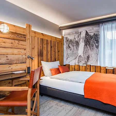 Hotel Basecamp 3*