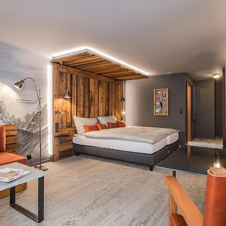 Basecamp Hotel