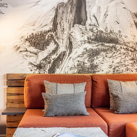 Basecamp Szálloda 3*