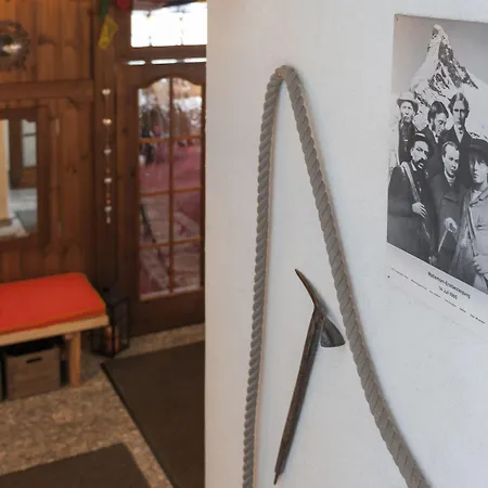 Basecamp מלון 3*