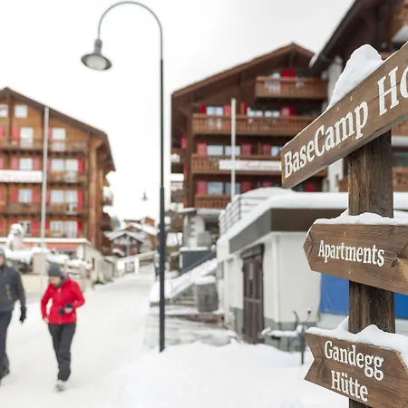 מלון Basecamp 3*