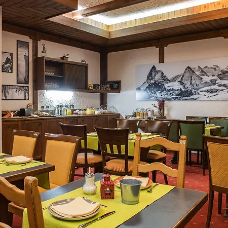 מלון Basecamp 3*