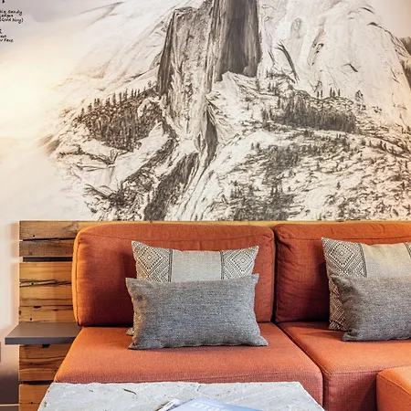 Basecamp מלון 3*